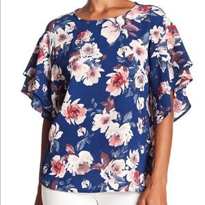 ✨HP✨Bobeau
Double Ruffle Boxy Top✨